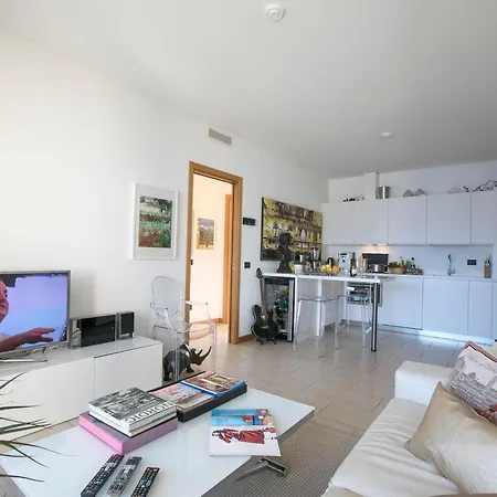 Degli Oleandri 1a 아파트 *